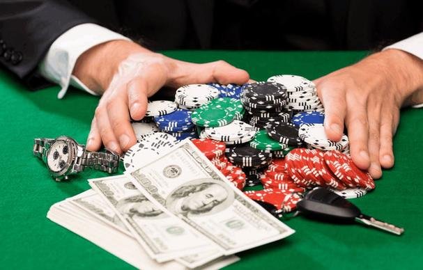 vip7777 bet မြန်မာ ကစားသူ Mobile APP ဖြင့် Online Gaming ကစားနေသော မြင်ကွင်း